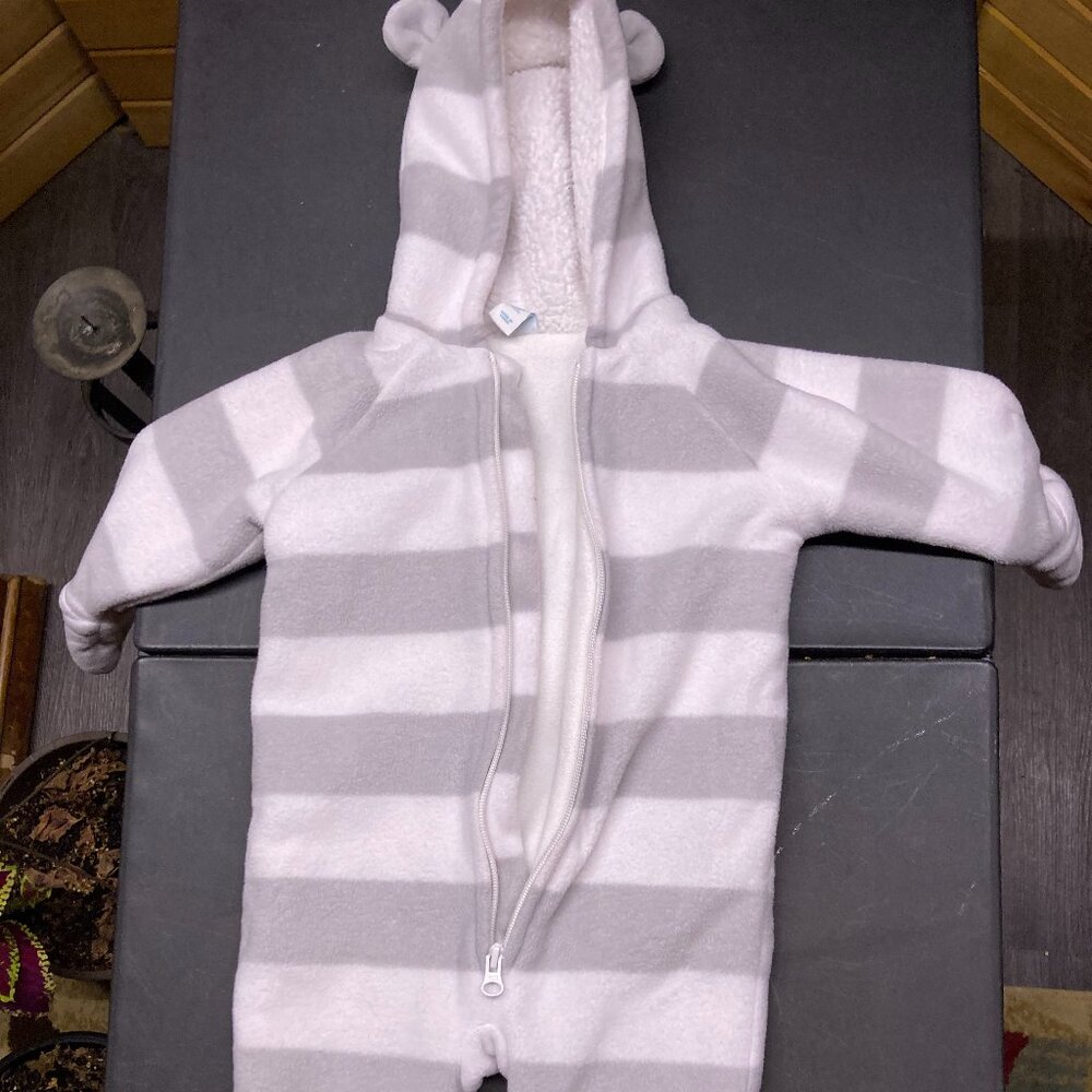 Old Navy Baby Onesie 12–18M – Hooded, Plush, Gray/White – $12 + $4.99 Shipping